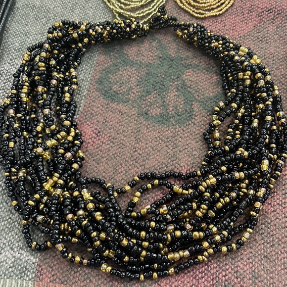 Set of 6 necklaces.  Multi material colours and shapes - Picture 5 of 7